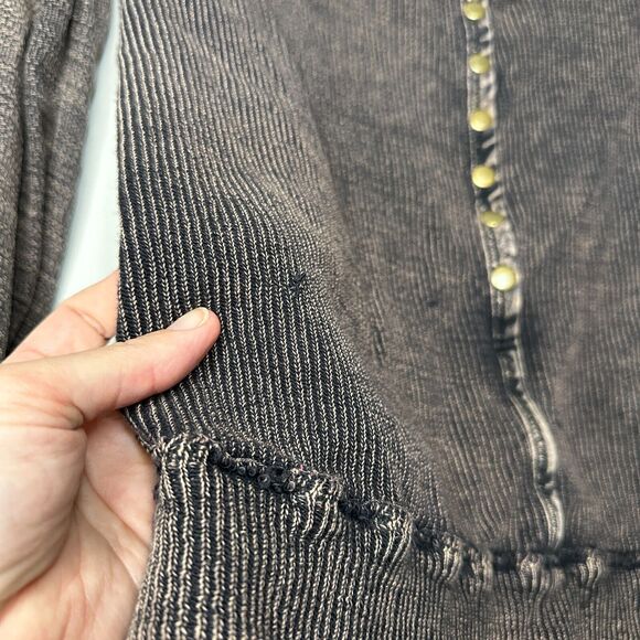 Free People Pullover Top XS Black Wash Snap Front Ribbed Grunge Dark Casual Punk - Picture 7 of 7
